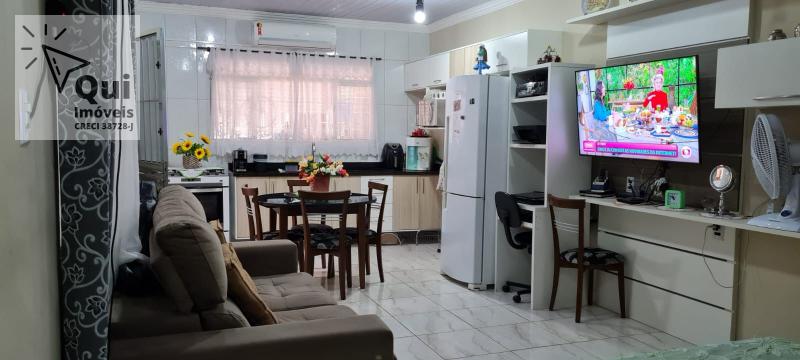 Casa à venda com 5 quartos, 200m² - Foto 2