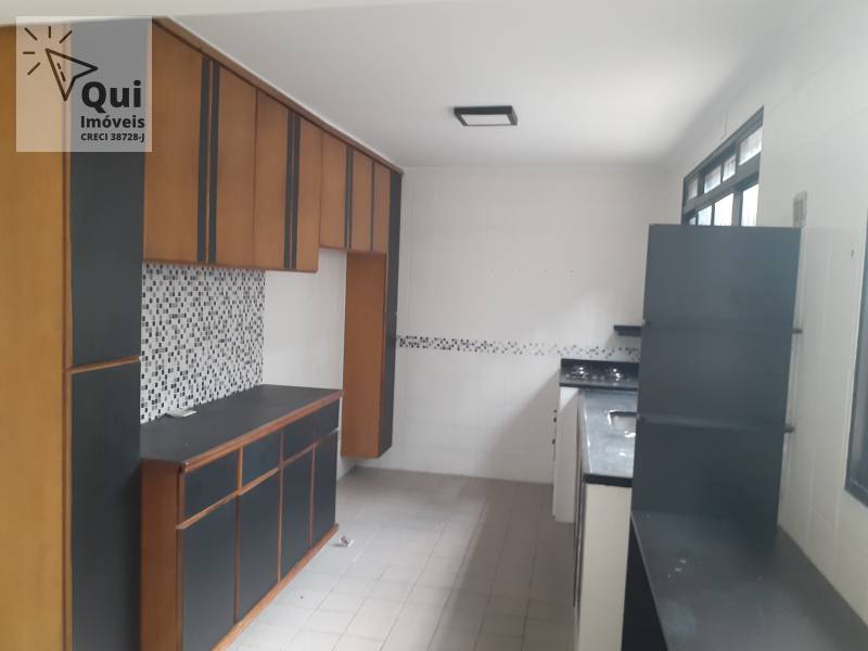 Sobrado à venda com 4 quartos, 300m² - Foto 4